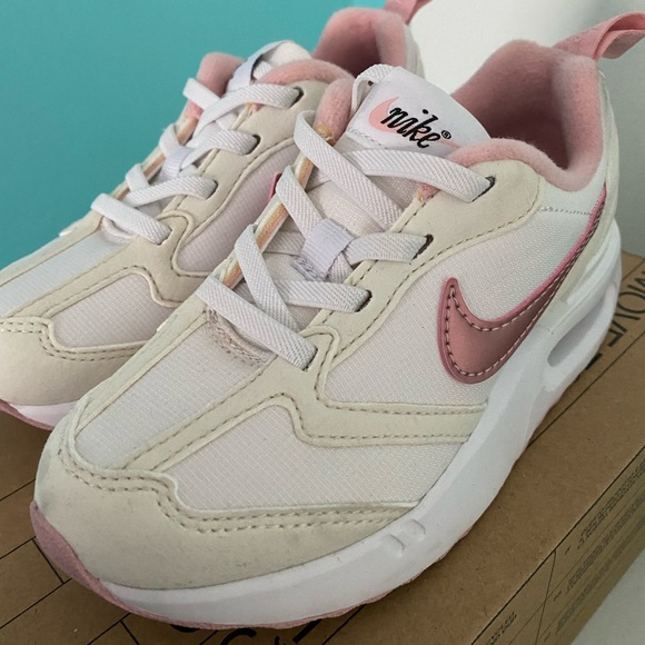 Light pink rose & white glaze-summit worn 1 time. Size 11c - Picture 4 of 5